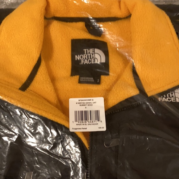 NWT The North Face Retro 95 Denali Summit Gold - Picture 8 of 9